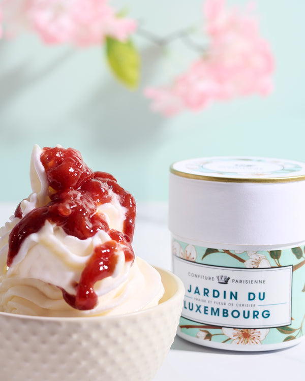 Frozen yogurt topped with Jardin du Luxembourg jam