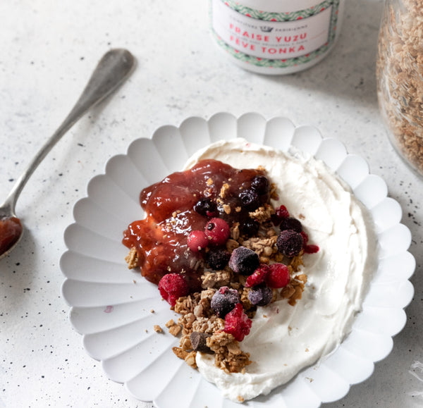 Confiture Parisienne - Yaourt grec à la confiture Fraise Yuzu fève Tonka