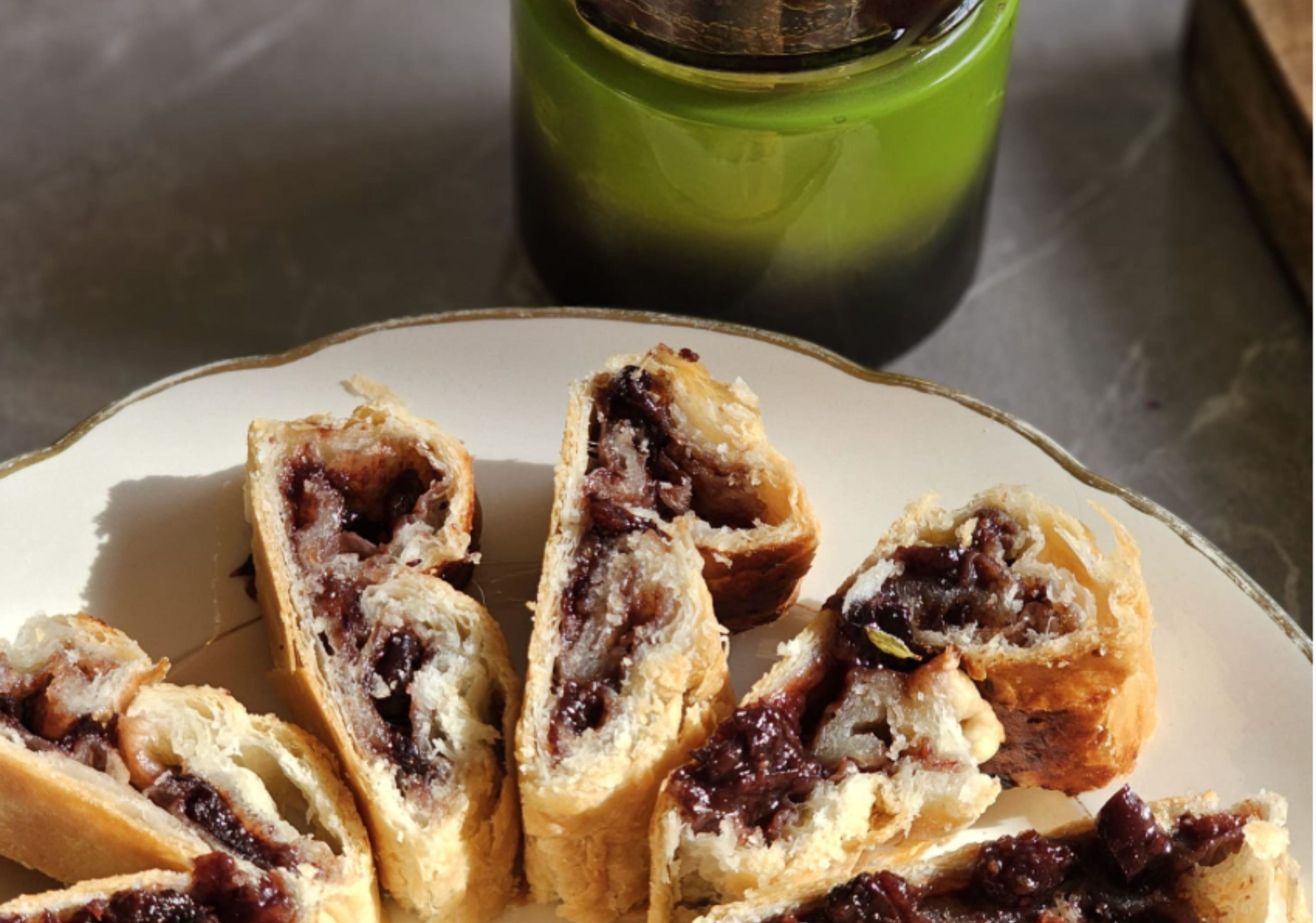 Roulés feuilletés et Cerise Kalamata