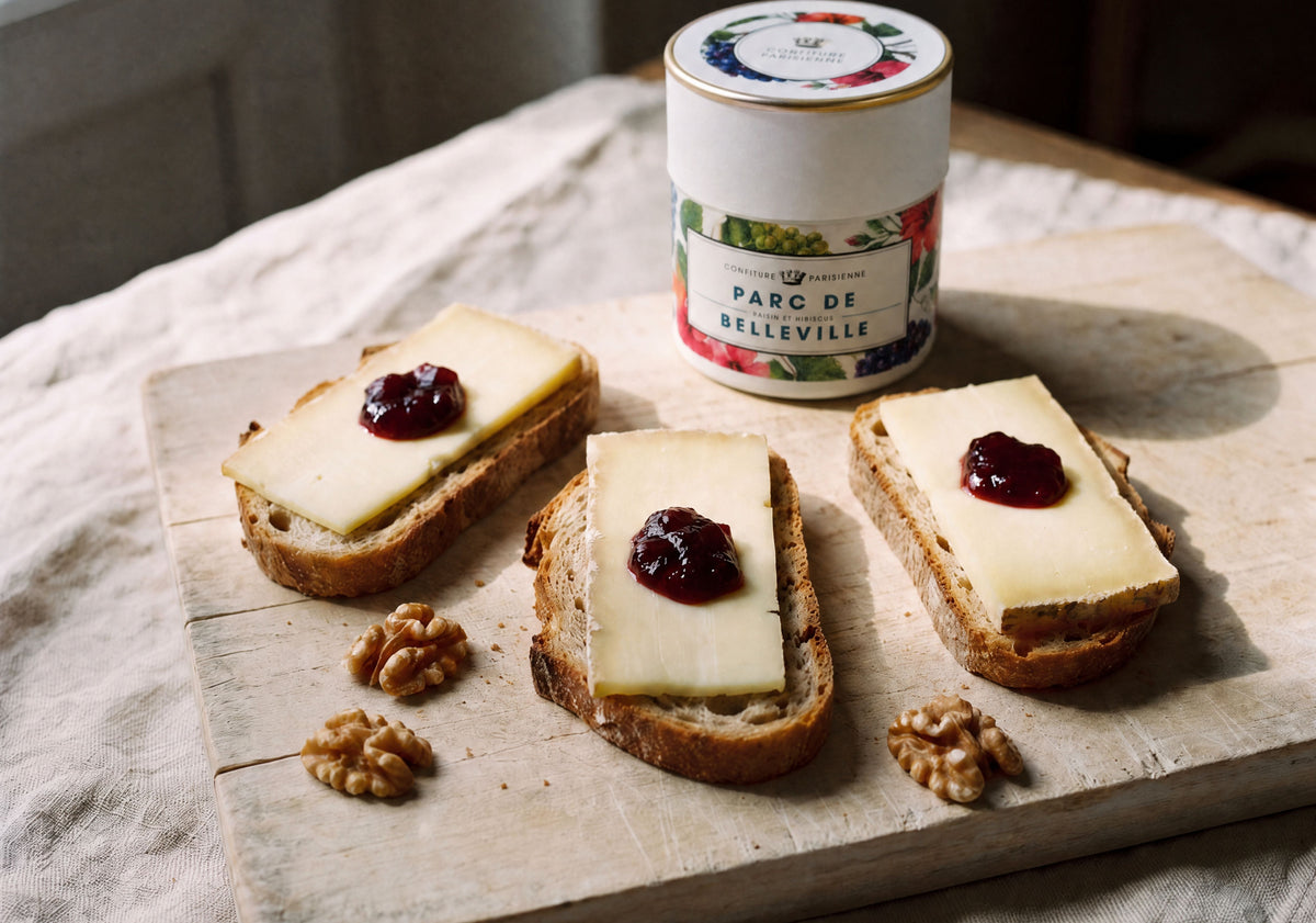 Toasts de pain aux noix, comté 24 mois et raisin hibiscus
