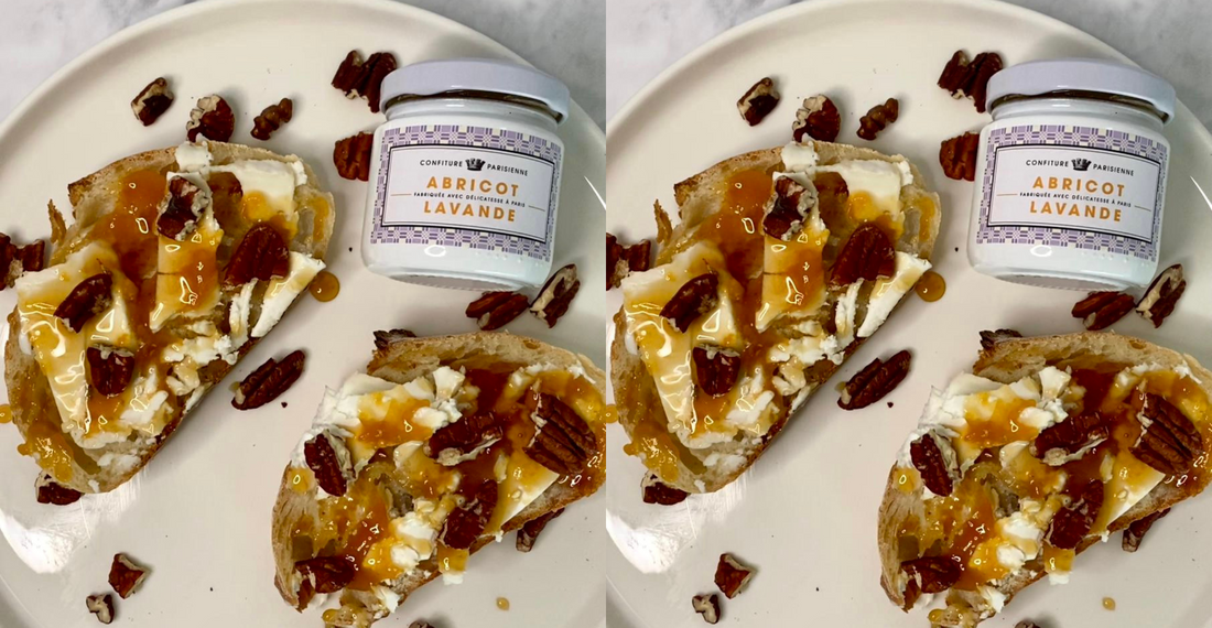 Tartine fromage de chèvre à la confiture abricot-lavande