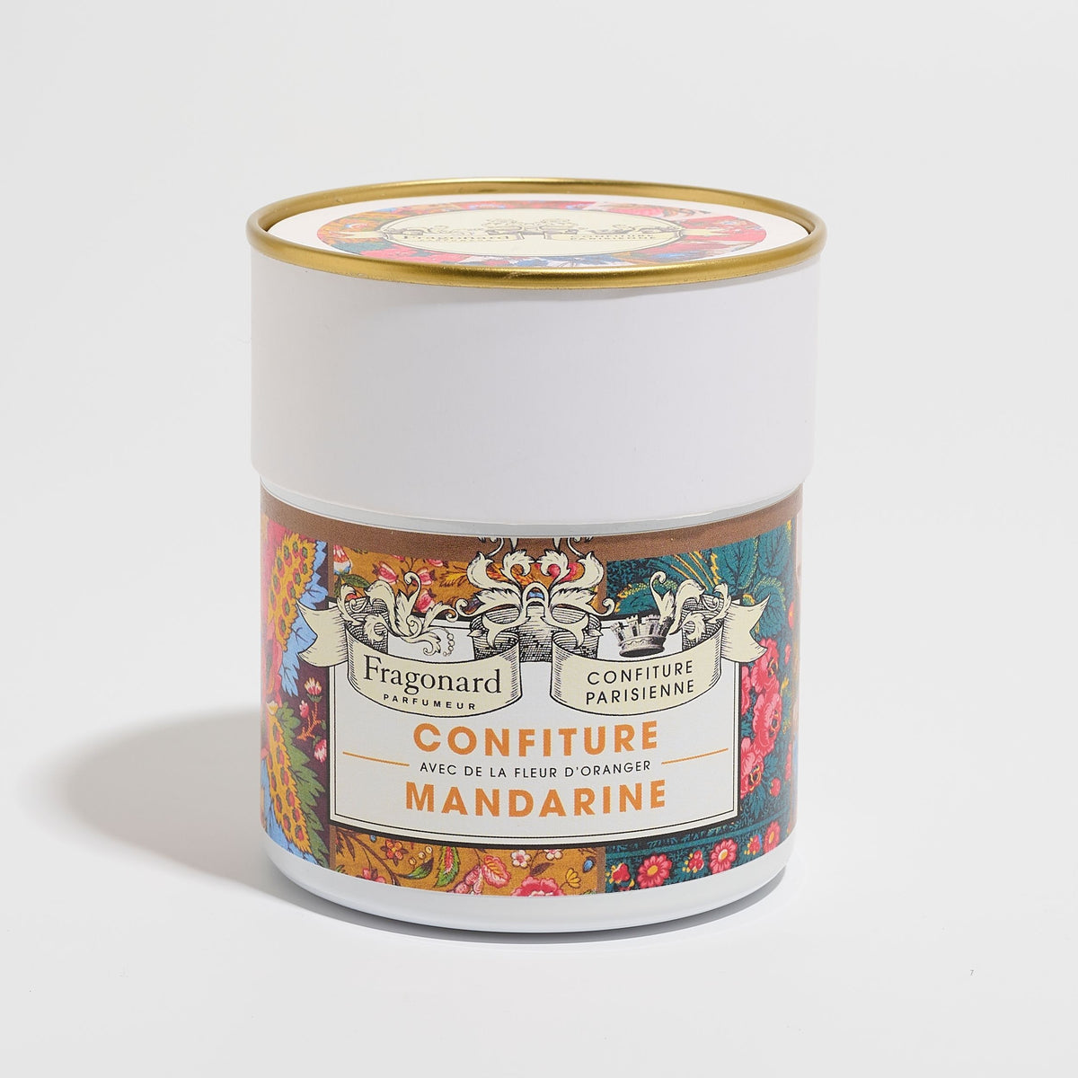 Pot de Confiture Mandarine Fleur d'Oranger x Fragonard sur fond gris clair, étiquette fleurie et couvercle doré