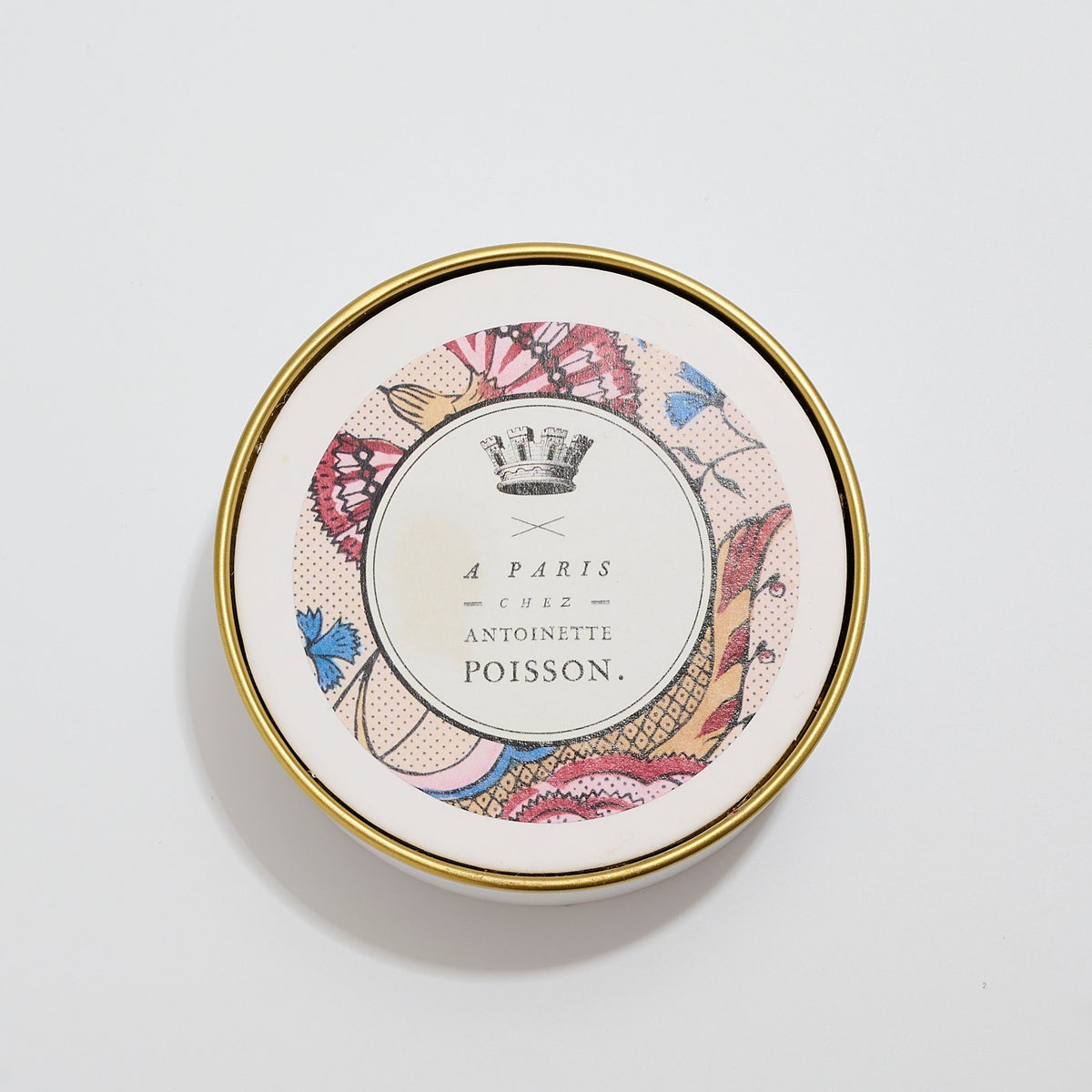 Couvercle du pot de Pâte à Tartiner d'Antoinette vu de dessus, inscription « À Paris chez Antoinette Poisson »