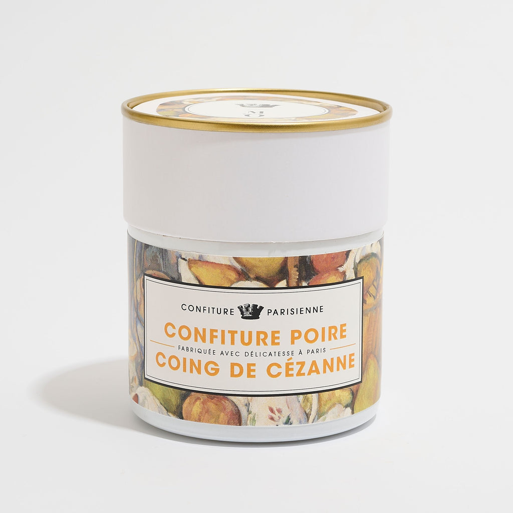 Pot de La confiture poire et coing de Cézanne x Musée d'Orsay sur fond gris clair, étiquette aux fruits peints