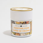 Pot de La confiture poire et coing de Cézanne x Musée d'Orsay sur fond gris clair, étiquette aux fruits peints