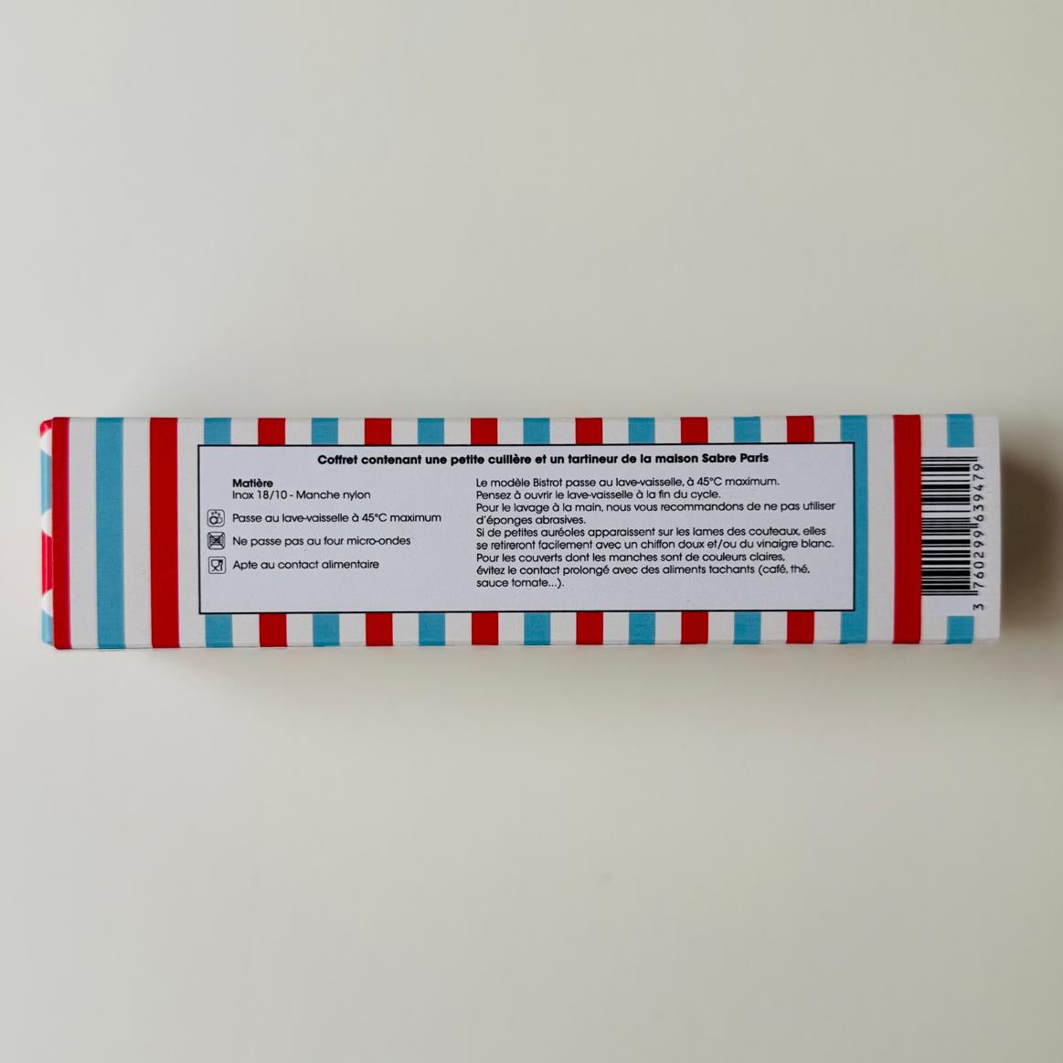 Dos de l'étui du set de couverts Citrus Circus avec mentions et code-barres, sur fond blanc