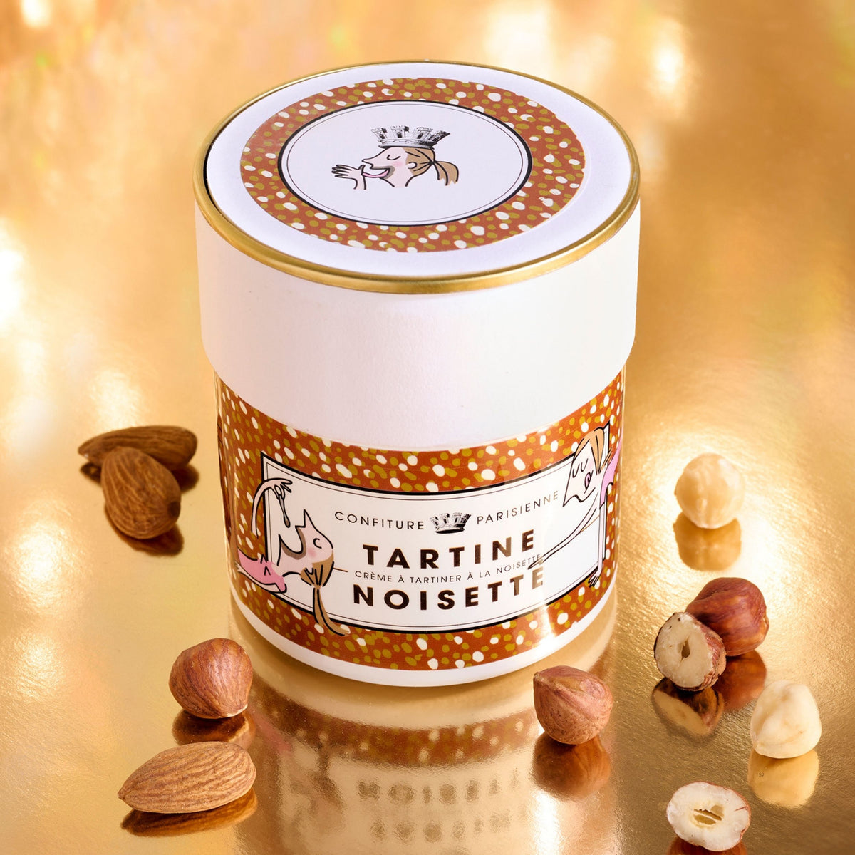 Pot de Tartine Noisette sur fond doré entouré d'amandes et de noisettes