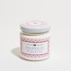Petit pot Framboise Violette à l'étiquette rose et violette, photographié sur fond blanc